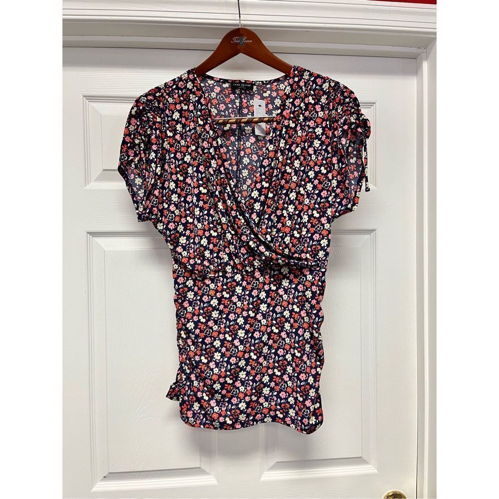 Lane Bryant Navy & Red Floral Print Side & Shoulder Ruched Blouse sz 14/16 NWT - Picture 1 of 8